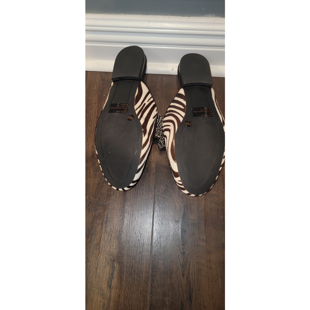 Womens shoes size 9 1/2 medium they have not been worn. - Picture 2 of 3